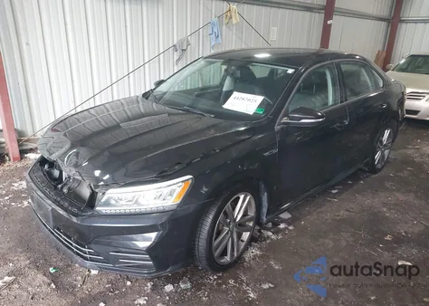 2018 Volkswagen Passat 2.0T R-Line/2.0T S z USA, uszkodzony, nr VIN 1VWAA7A30JC038361